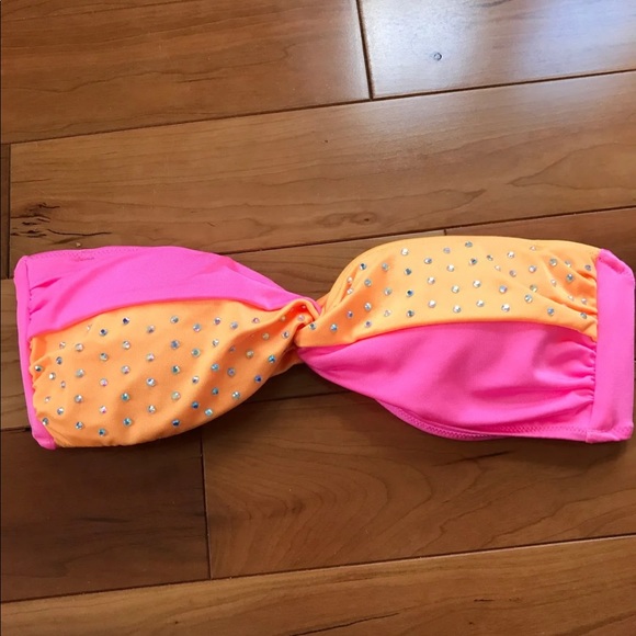 Victoria’s Secret Bikini Top only - Picture 2 of 4